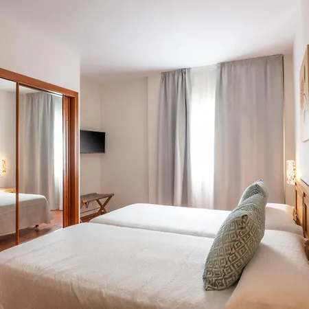 Gf伊莎贝尔酒店 阿德耶