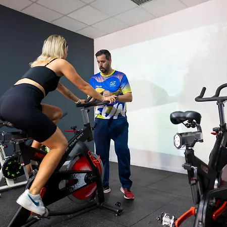 Gf伊莎贝尔酒店 阿德耶